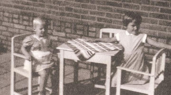 Marianne en Bernadette ca1960.jpg